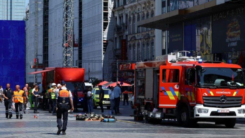 Incendio en edificio en construcción causa muertes y desaparecidos en Bruselas