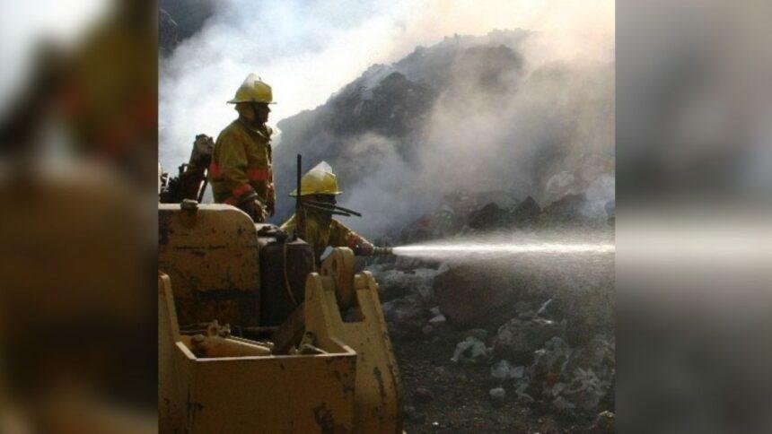 Incendio en subestación del IMSS en Cuernavaca destruye archivos sin víctimas.