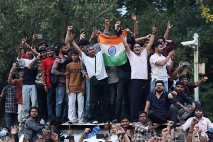 India propone pena de hasta 10 años de cárcel por filtraciones de exámenes universitarios