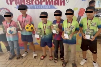 infantil de tabasco gana torneo de futbol y recibe libro Infantil de Tabasco gana torneo de fútbol y recibe libro de AMLO