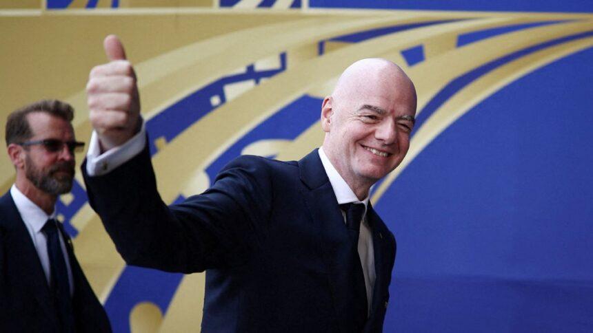 Infantino propone 24 millones a federaciones por privatización del Mundial