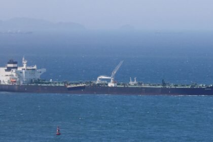 Irán mantiene exportaciones de crudo ante reanudación de sanciones estadounidenses, declara funcionario