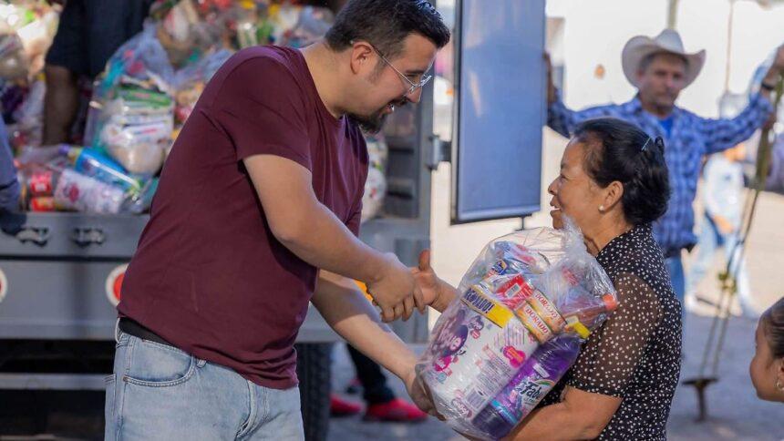 job gallardo distribuye mil despensas en comunidades de abasolo Job Gallardo distribuye mil despensas en comunidades de Abasolo