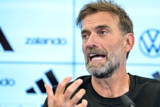 Klopp asume como técnico de Alemania y defiende a su familia