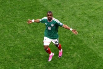 La madre de Julián Quiñones agradece a la afición del Tri