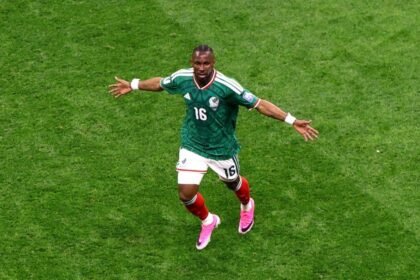 La madre de Julián Quiñones agradece a la afición del Tri