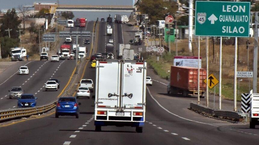lluvias danan la carretera leon irapuato sict anuncia rehabilitacion integral Lluvias dañan la carretera León-Irapuato; SICT anuncia rehabilitación integral