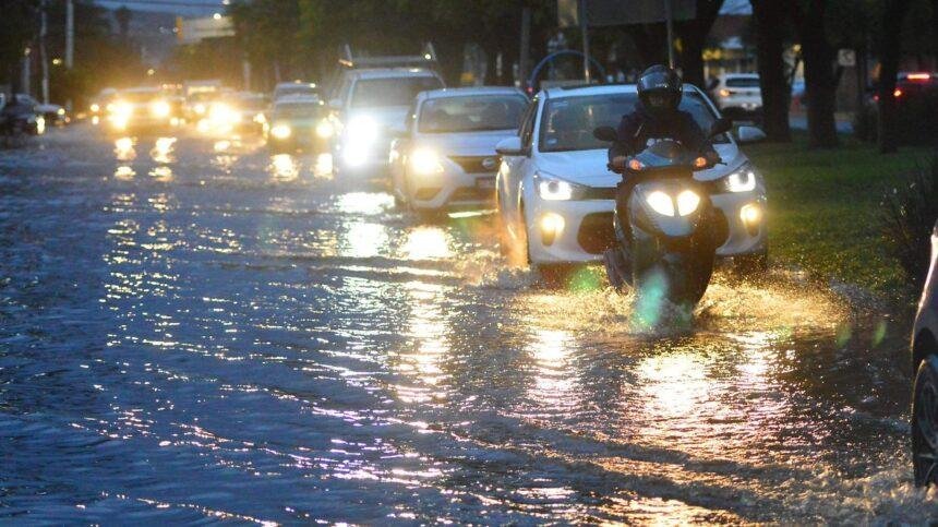 Lluvias en Irapuato en 2026 superan media histórica y generan encharcamientos