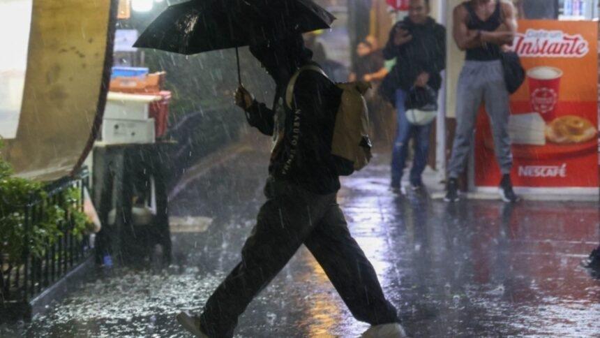 Lluvias intensas en la CDMX; pronostican tormentas eléctricas y granizo esta tarde.