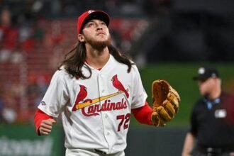 Luis Gastélum celebra su debut con Cardinals como el mexicano 155 en MLB