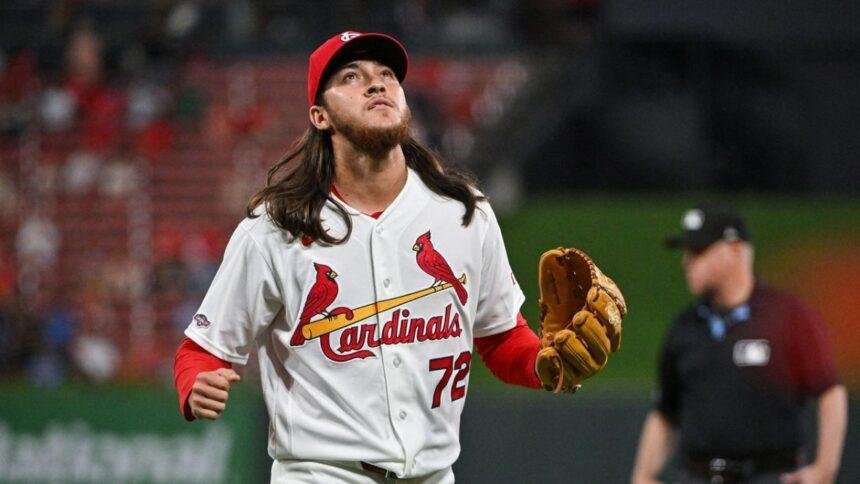 Luis Gastélum celebra su debut con Cardinals como el mexicano 155 en MLB
