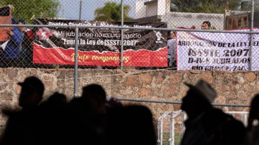 Maestros de Oaxaca convocan manifestación durante gira de Claudia Sheinbaum