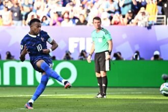 Mbappé guía a Francia en su lucha contra Paraguay hacia los Cuartos de Final