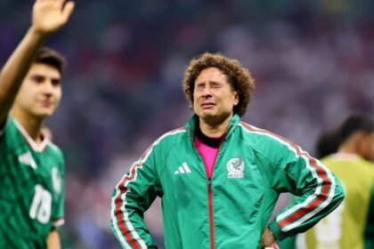 Memo Ochoa, Raúl Jiménez y 'La Hormiga' González lloran tras eliminación de México