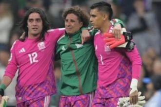 Memo Ochoa se despide emocionado de la Selección Nacional mexicana.
