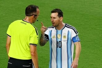 Messi mantiene acalorado intercambio con el árbitro Joao Pinheiro