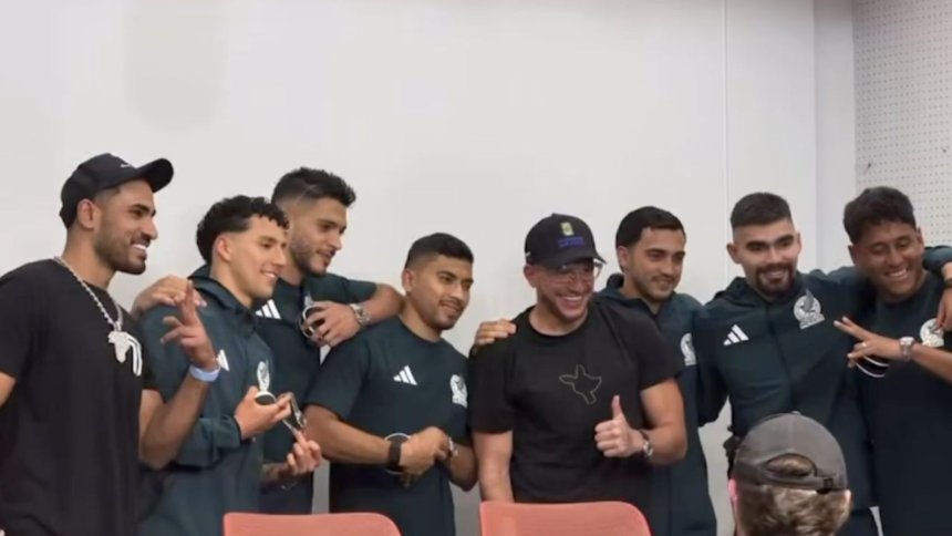 México devuelve relojes Rolex de un influencer tras polémica con FIFA