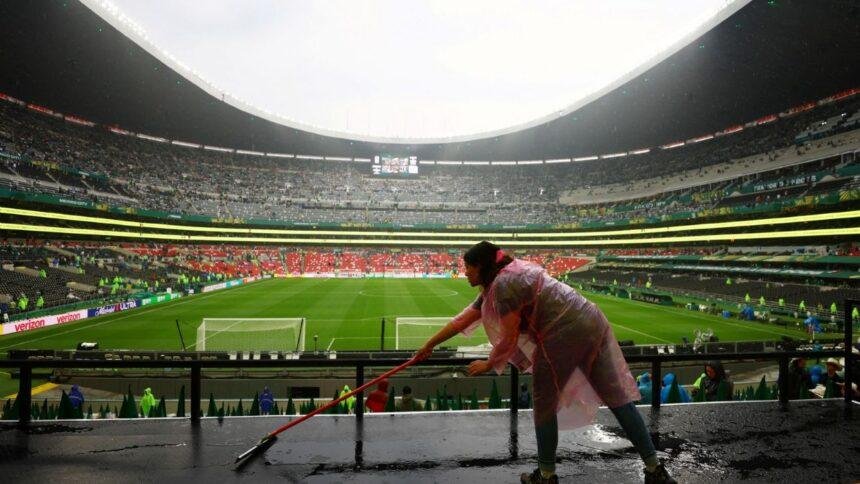 México vs Inglaterra: Retraso de una hora por lluvia en el Azteca