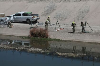 Migrantes reciben advertencia sobre peligros del río Bravo por crecida