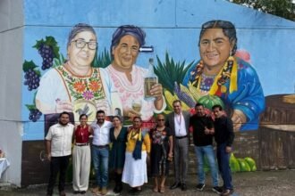 Mural comunitario rinde homenaje a las Cocineras Tradicionales de Comonfort.
