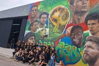 Mural mundialista rinde homenaje a la pasión futbolera en León