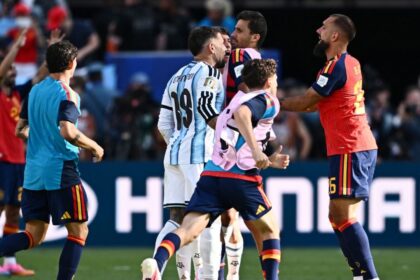 nico otamendi confronta a rodri tras la final por los Nico Otamendi confronta a Rodri tras la Final por los árbitros
