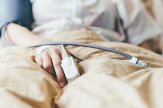 Niña grave por agresión física y sexual es trasladada al hospital en helicóptero