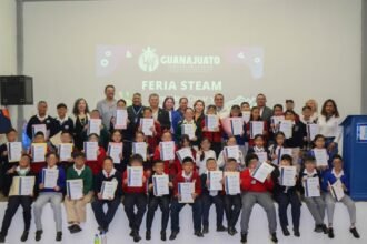 Niñas y niños de Romita destacan en feria STEAM 2026.