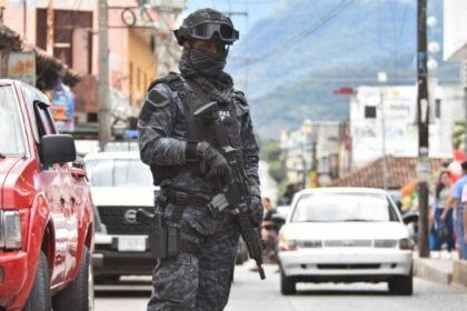 Ocho cuerpos hallados en Chiapas; autoridades investigan disputa por narcotráfico.