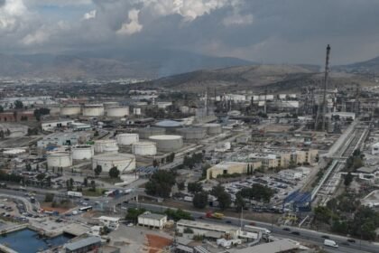 Once heridos en incendio de nave industrial en Romita, Guanajuato