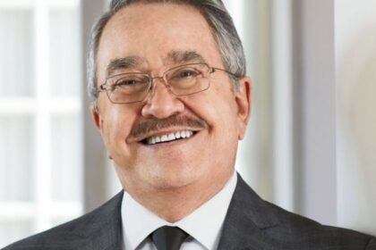 Pedro Sola se disculpa por polémico comentario sobre envenenar perros