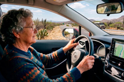 Prohibición de conducción para adultos mayores en el primer país latinoamericano