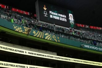 Protocolo de tormenta eléctrica en el Estadio Azteca antes de México vs Inglaterra
