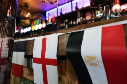 Reino Unido extiende horario de pubs hasta las 5:00 AM por partido internacional