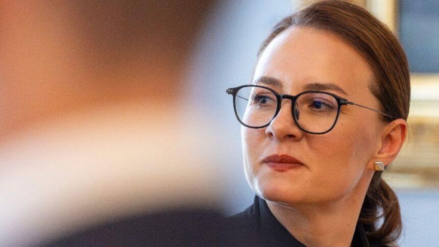 Renuncia la primera ministra de Ucrania tras reorganización gubernamental en Zelenski