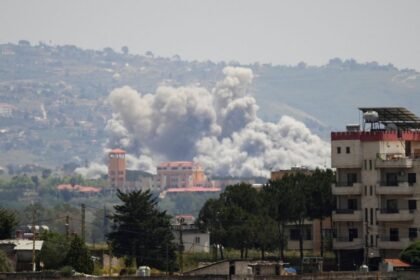 Reportan explosiones en Irán tras ataques de Estados Unidos.