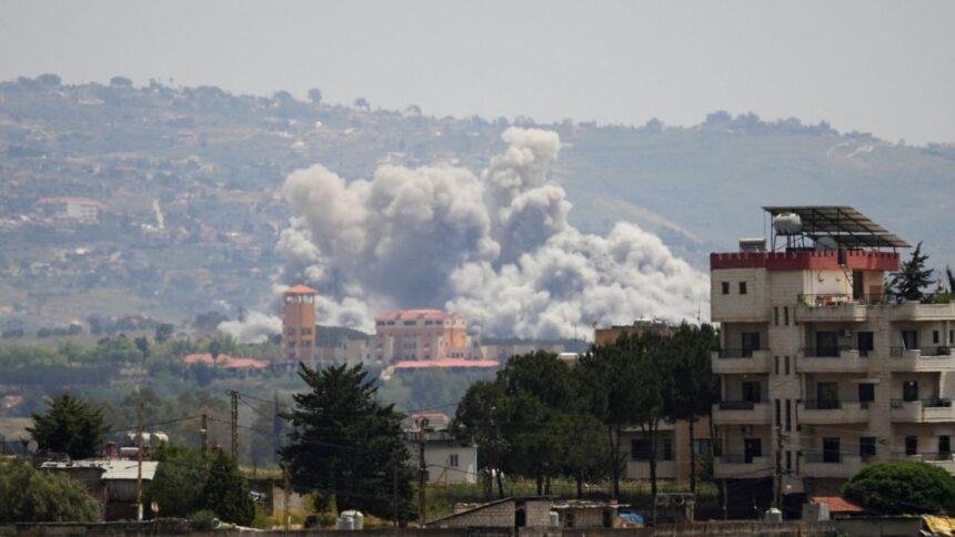 Reportan explosiones en Irán tras ataques de Estados Unidos.