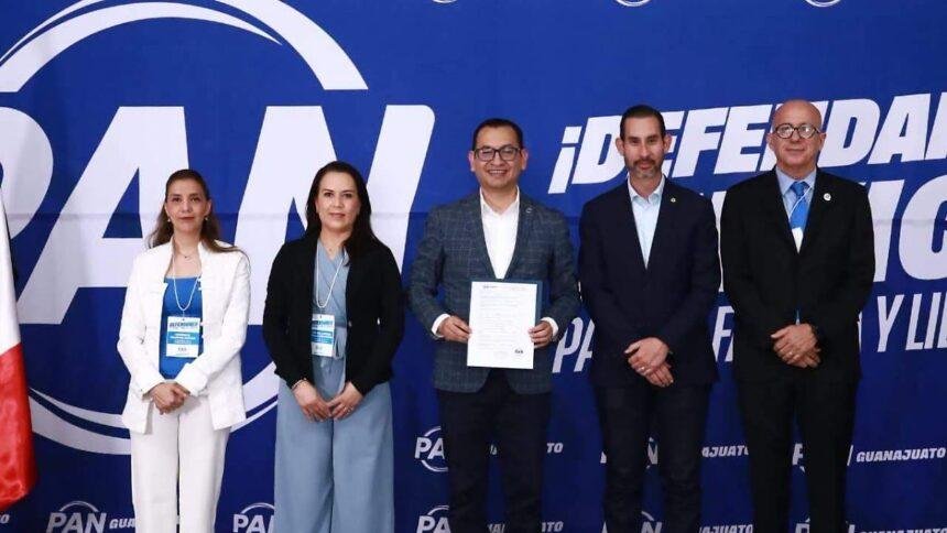 Rodolfo Gómez Cervantes se postula como candidato del PAN en Irapuato