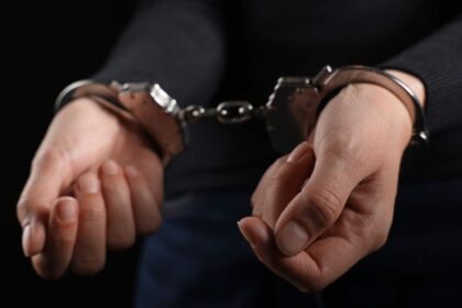 rusia impone 12 anos de prision a periodista por transferencias Rusia impone 12 años de prisión a periodista por transferencias a Ucrania