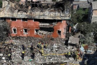 Rusia intensifica ataques en Ucrania; al menos 20 civiles fallecen