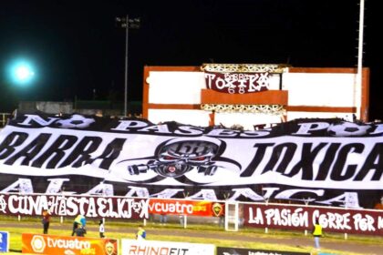 salamanca barra toxica 68 apoya al real refineros fc en Salamanca: Barra Tóxica 68 apoya al Real Refineros FC en su regreso
