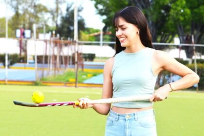Salamanca: Reconocen a Begoña Oviedo como multimedallista de hockey