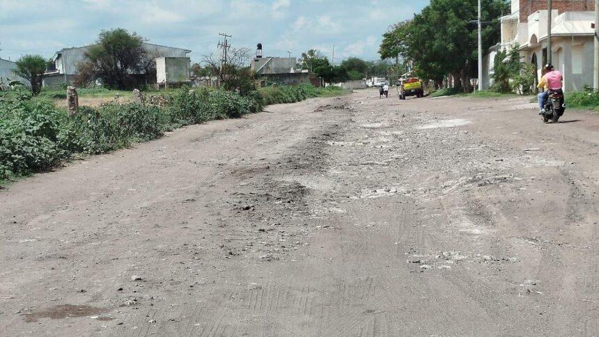 Salamanca: Vecinos solicitan pavimentación de Calle Comonfort