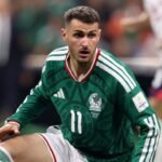 Santiago Giménez sufre esguince de segundo grado y estará dos meses fuera