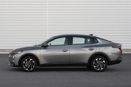 Sedán 2027 mexicano con calidad competitiva frente a Versa y Mazda2
