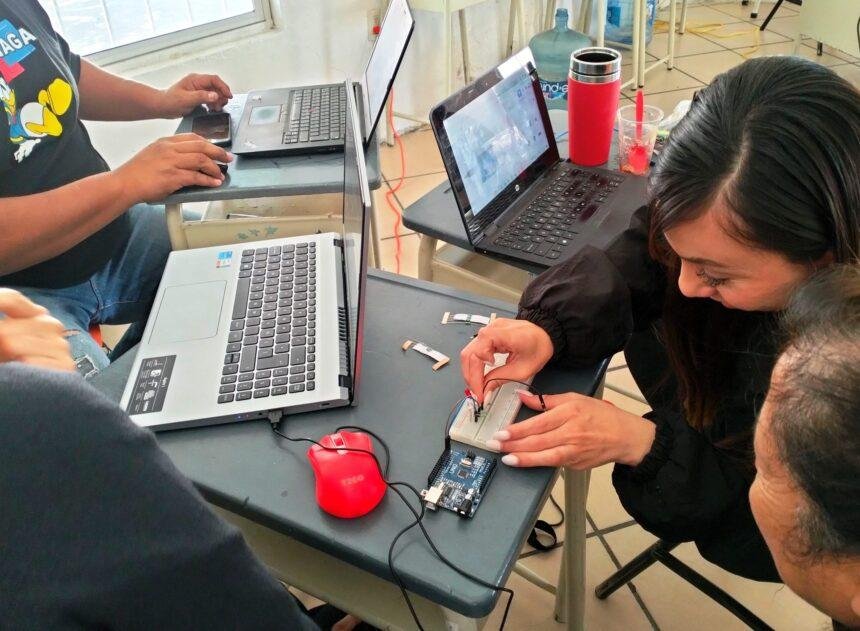 SEG fomenta la innovación educativa a través de capacitación tecnológica en León