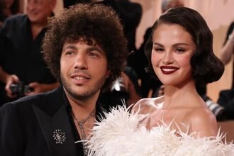 Selena Gomez y Benny Blanco revelan un romance oculto por un año