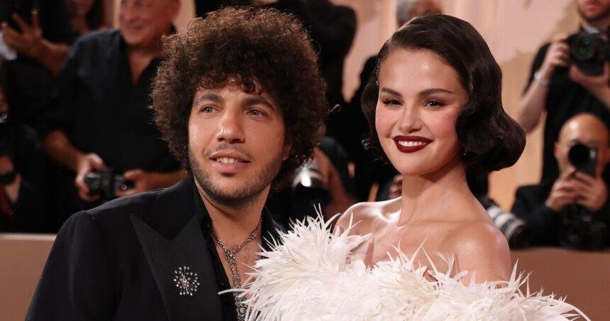 Selena Gomez y Benny Blanco revelan un romance oculto por un año