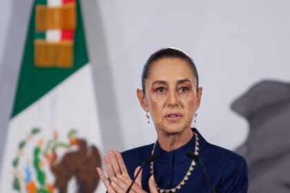 sheinbaum asegura que rocha moya no esta oculto y se Sheinbaum asegura que Rocha Moya no está oculto y se encuentra en casa