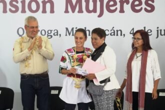 Sheinbaum entrega Pensión Mujeres Bienestar en Quiroga